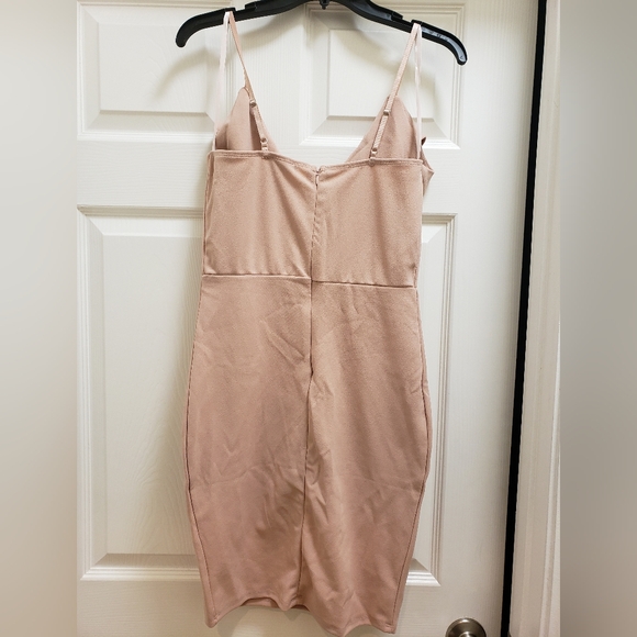 Elastic Heart Ruffle Dress - Picture 3 of 3